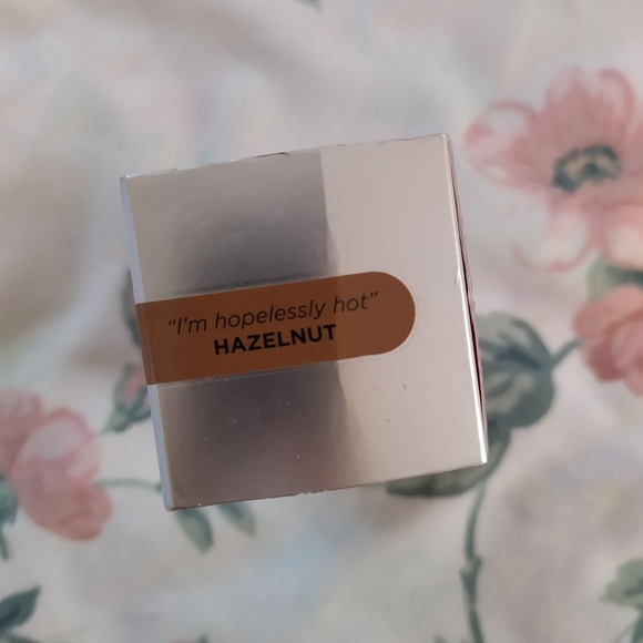 NEW Benefit Hello Flawless Foundation - Picture 2 of 6